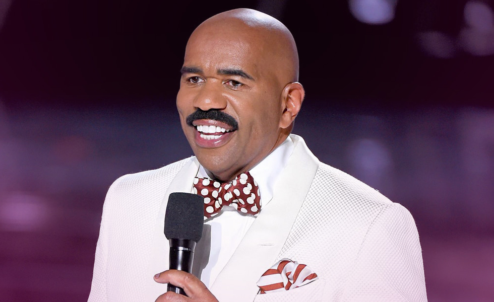 How did Steve Harvey relive Pageant blunder?(02)